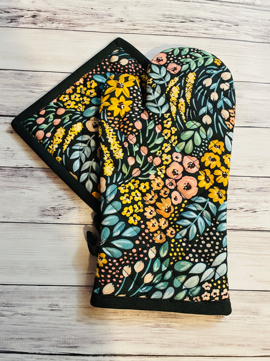 Black Floral Oven Mitt & Potholder Set